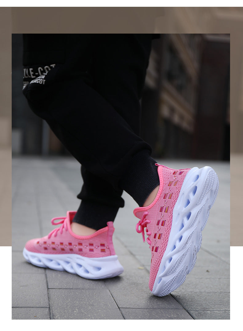 Girls' sport sneaker with mesh