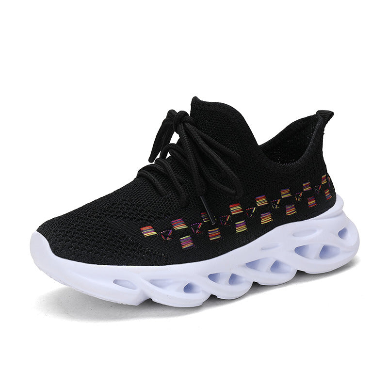 Girls' sport sneaker with mesh