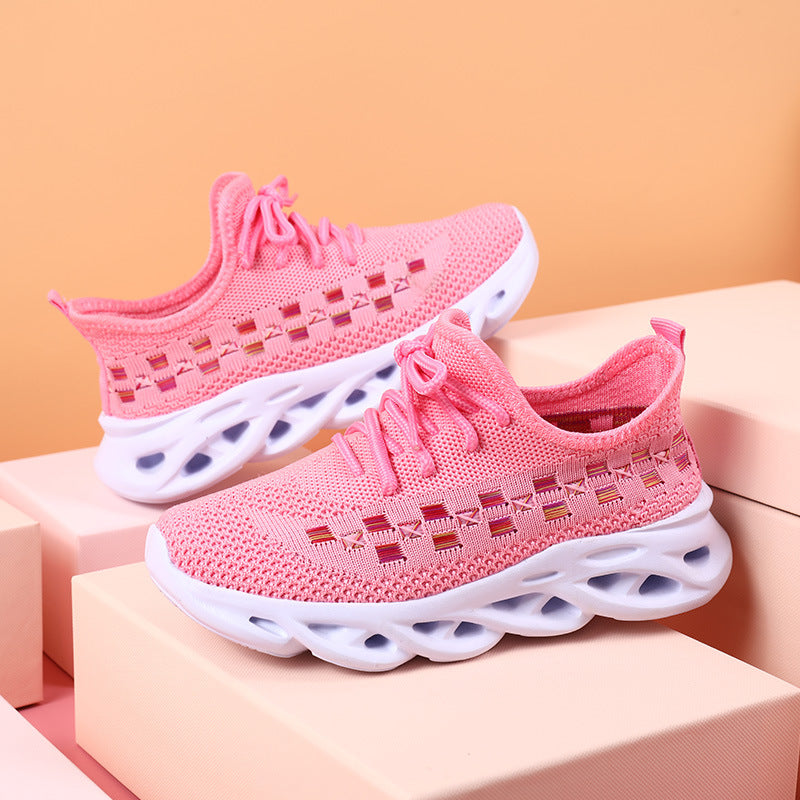 Girls' sport sneaker with mesh